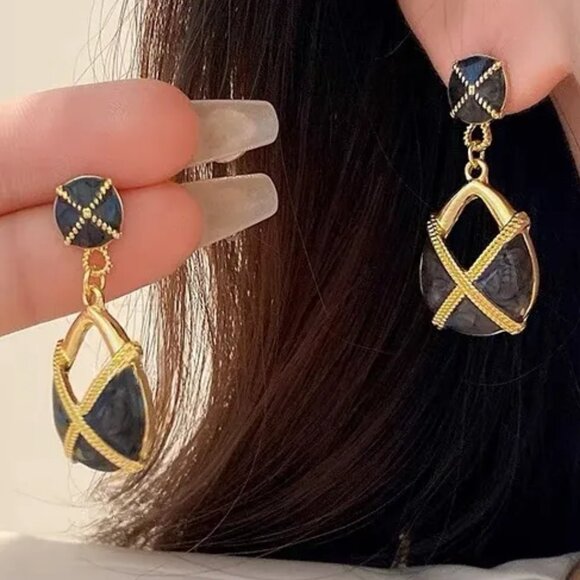3/$35 Black & Gold Drop Earrings Gold-Tone Crosshatch Dangle Statement Jewelry - Picture 4 of 4